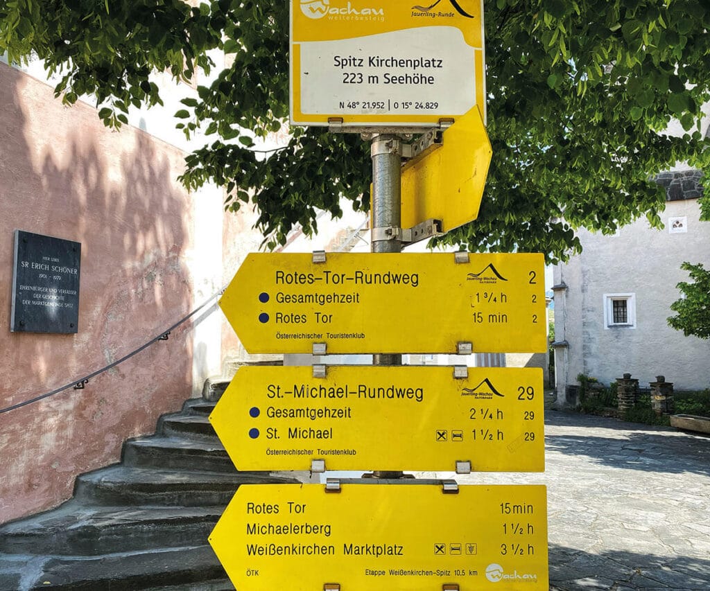 wegweiser_rotes-tor-rundweg_wachau