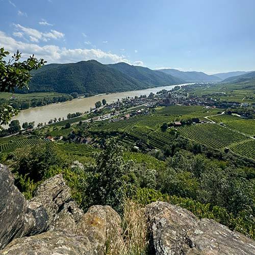 Ausblick von der Kügerlwand auf Weißenkirchen in der Wachau