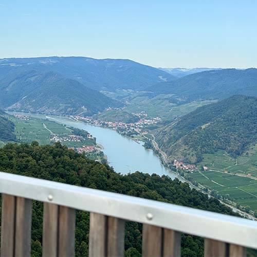 Ausblick auf die Donau von der Aussichtswarte Seekopf in der Wachau.