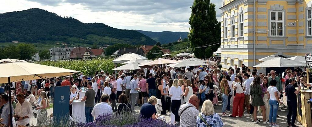 Music and Wine vor dem Kellerschlössel der Domäne Wachau.