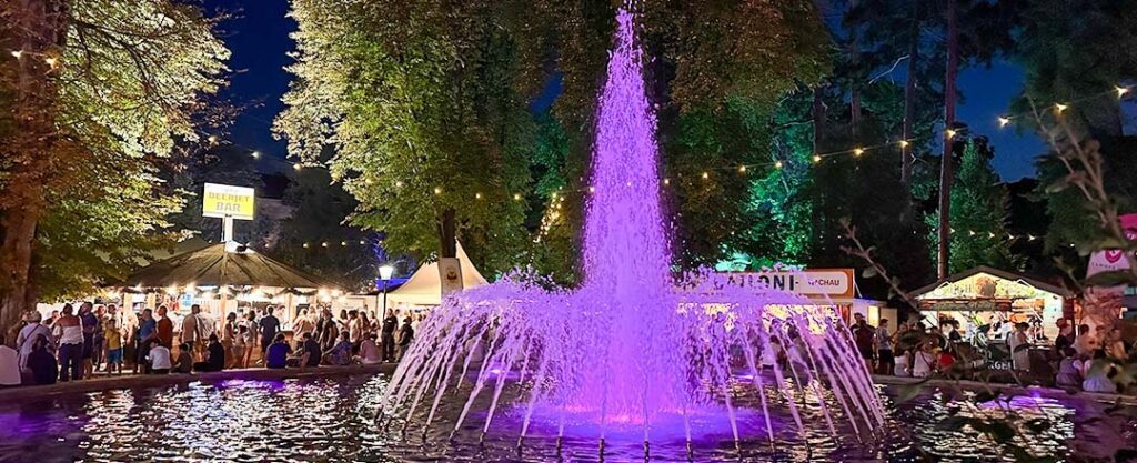 Wachauer Volksfest im romantischen Stadtpark von Krems.